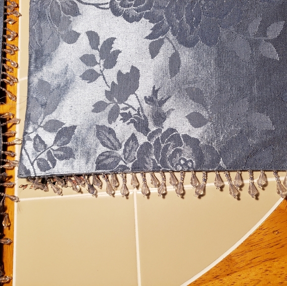 5 Beautiful  Placemats from Macy's - Picture 3 of 8